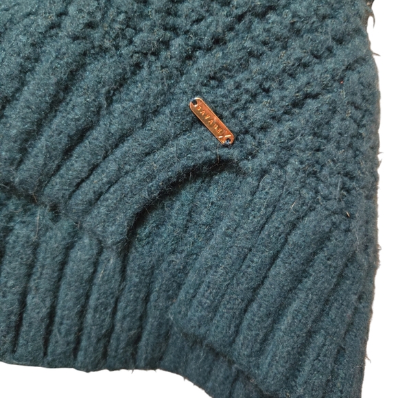 Savage X Fenty Fuzz Fit Knit V Neck Sweater - off shoulder - Picture 3 of 5